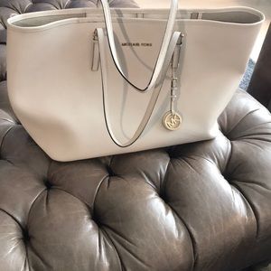 Michael Kors Carryall carry all tote purse bag
